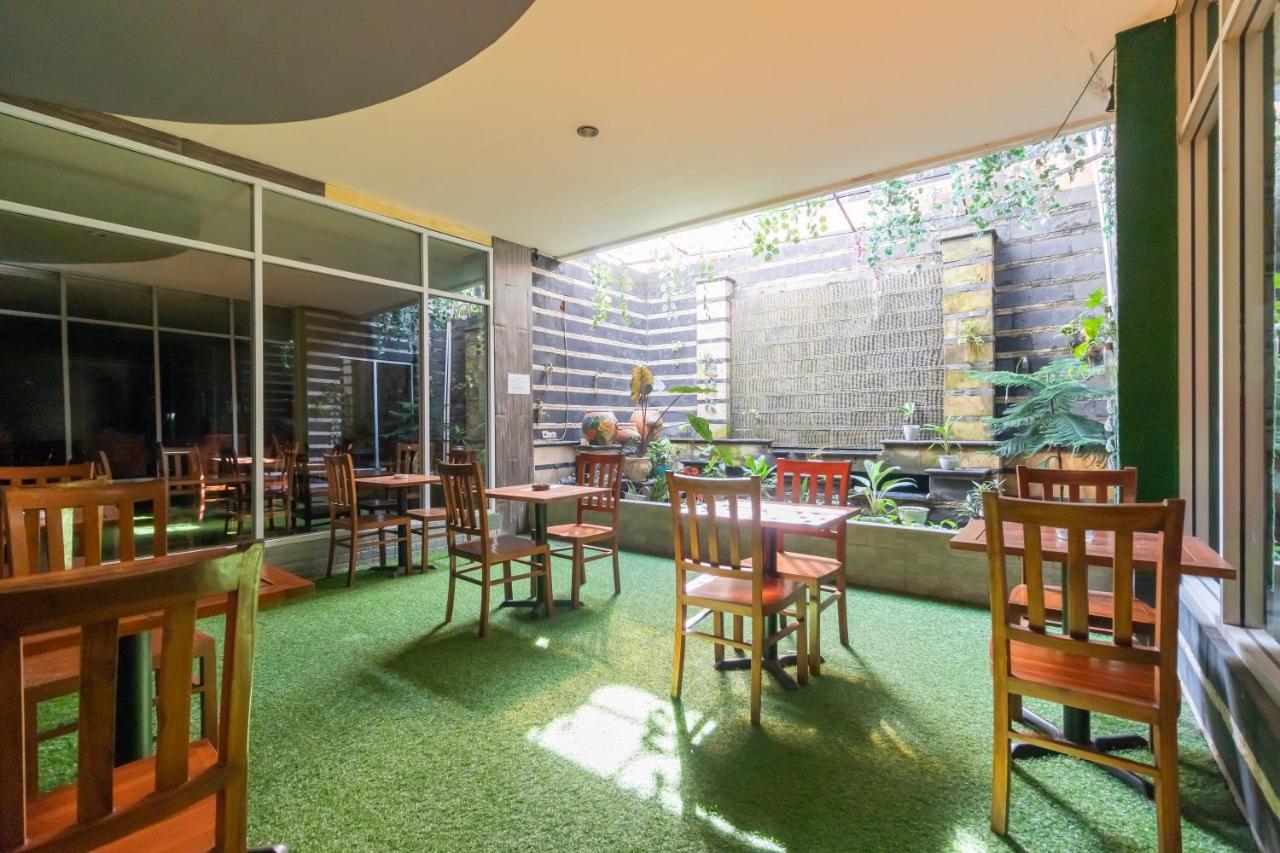 Urbanview Hotel Best Skip Palimbão Exterior foto